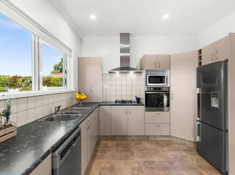 934 riverslea road south 1