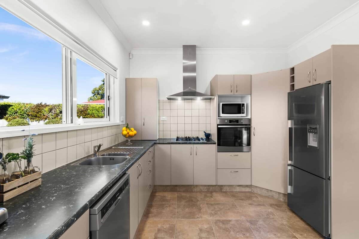934 riverslea road south 1