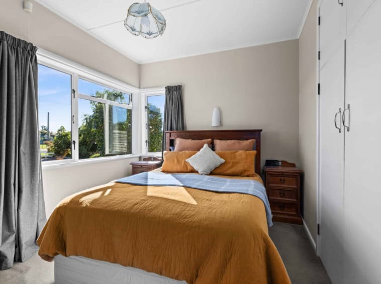 934 riverslea road south 11