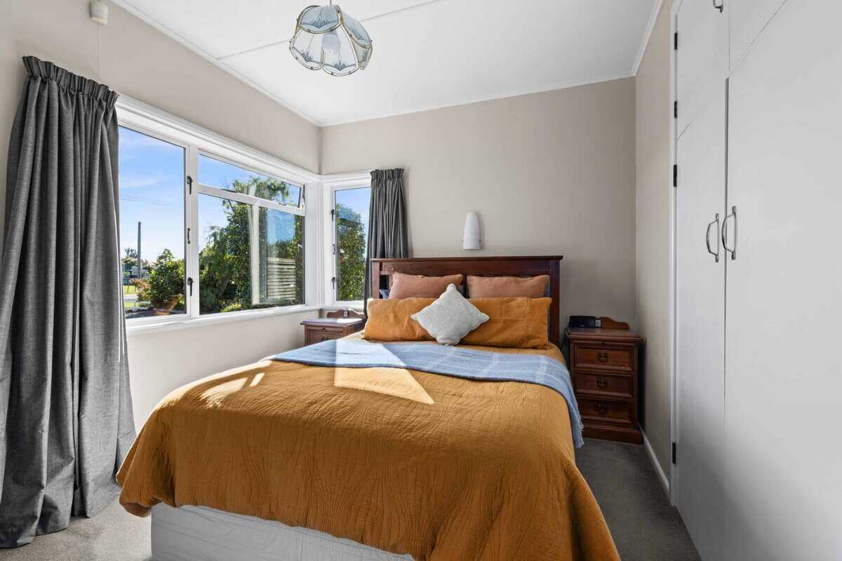 934 riverslea road south 11