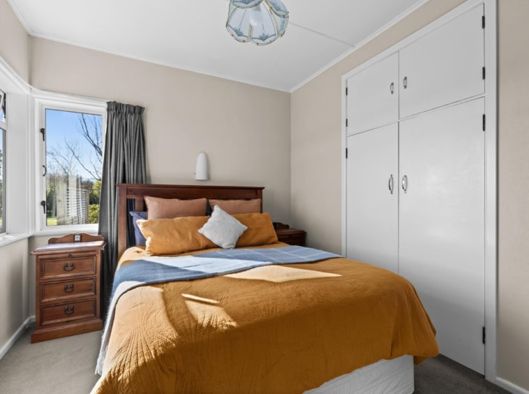 934 riverslea road south 12