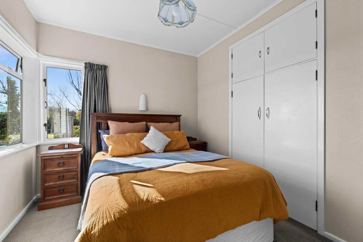 934 riverslea road south 12