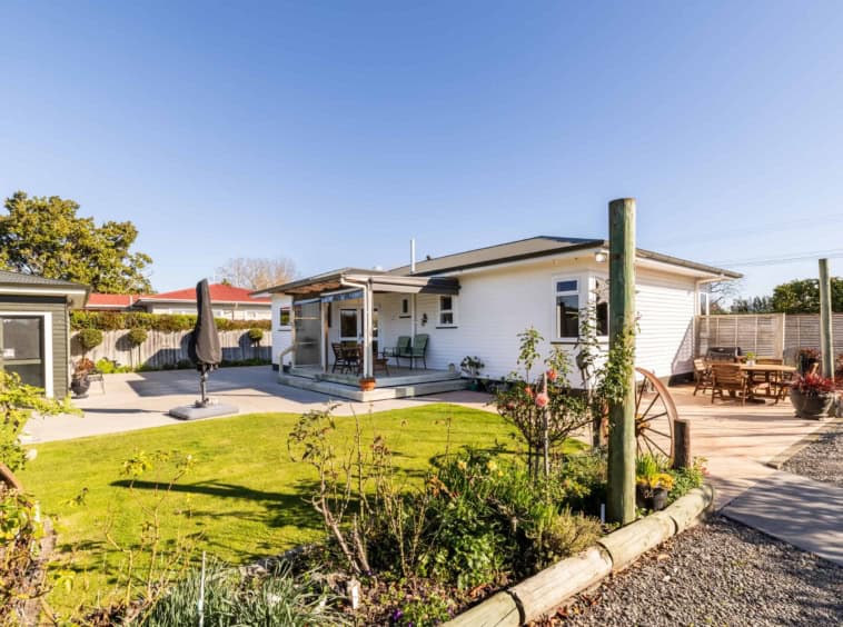 934 riverslea road south 17