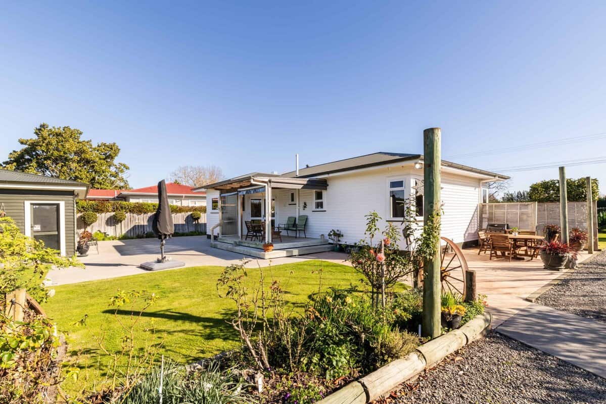 934 riverslea road south 17