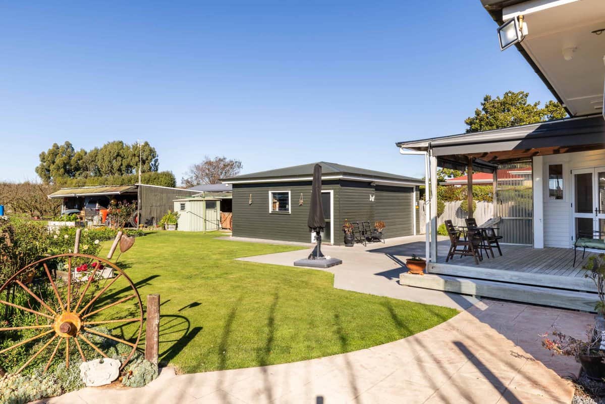 934 riverslea road south 18