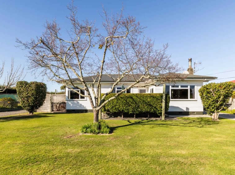 934 riverslea road south 24