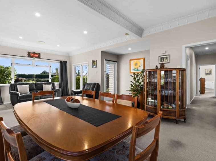 934 riverslea road south 5