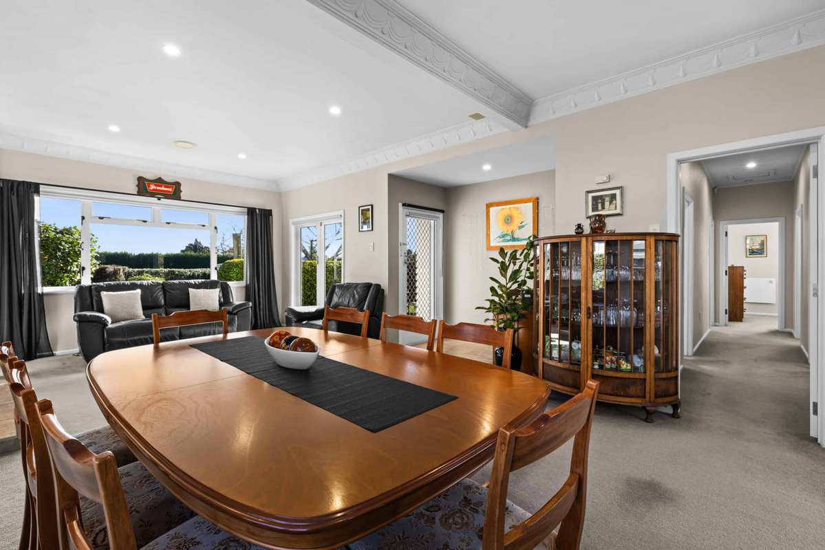 934 riverslea road south 5