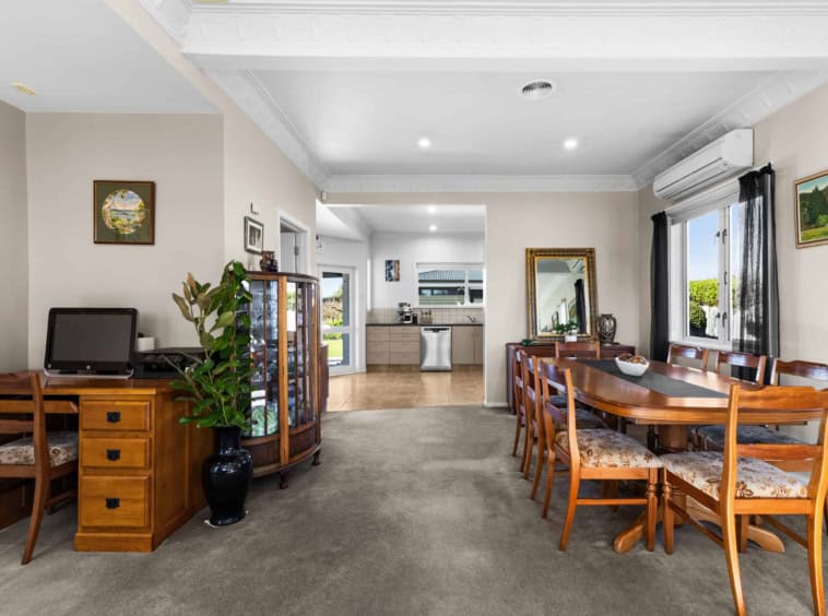 934 riverslea road south 6