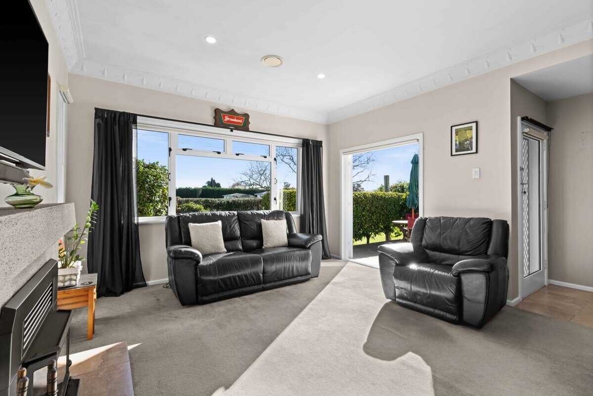 934 riverslea road south 8