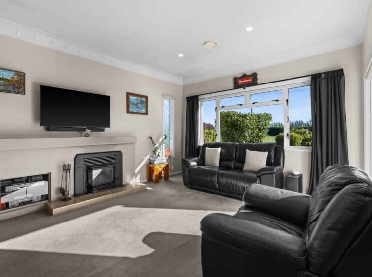 934 riverslea road south 9