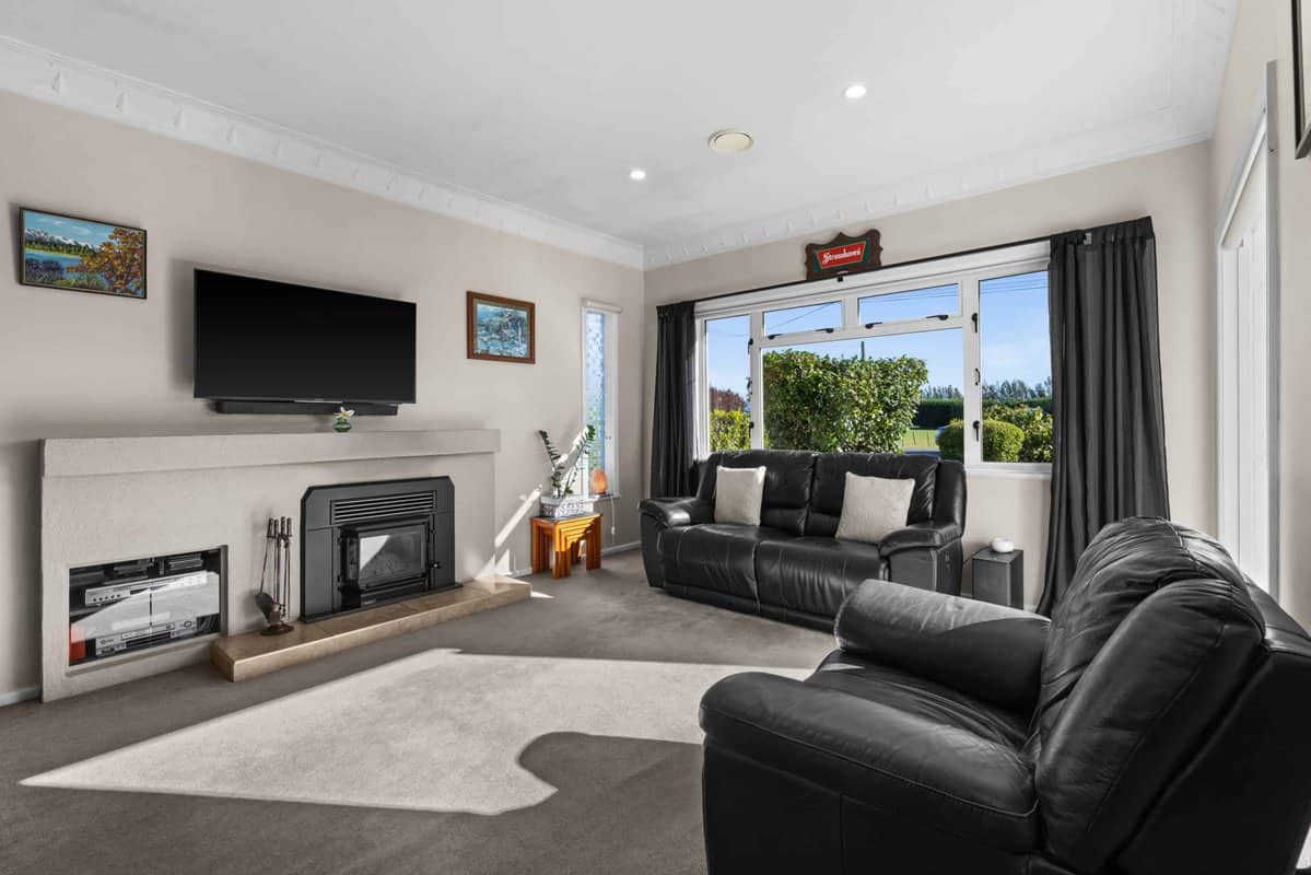 934 riverslea road south 9